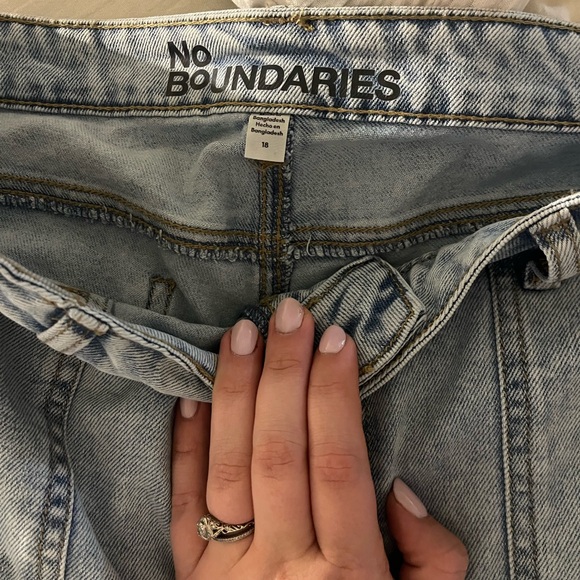 No Boundaries flare jeans - Picture 2 of 2